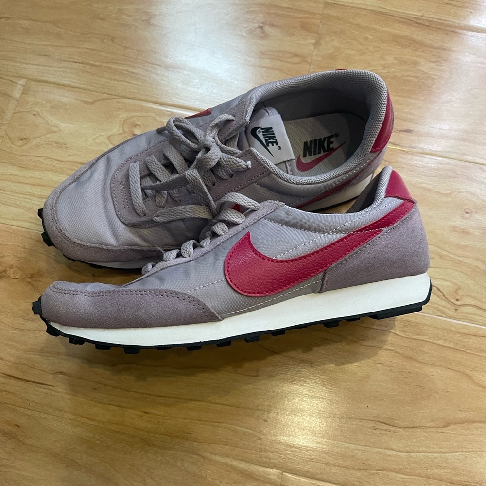 Nike lavender tennis shoes